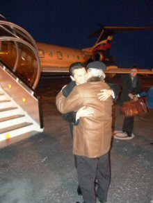 Президент ФИДЕ и губернатор края прибыли в аэропорт практически одновременно: один из Элисты, другой - из Красноярска